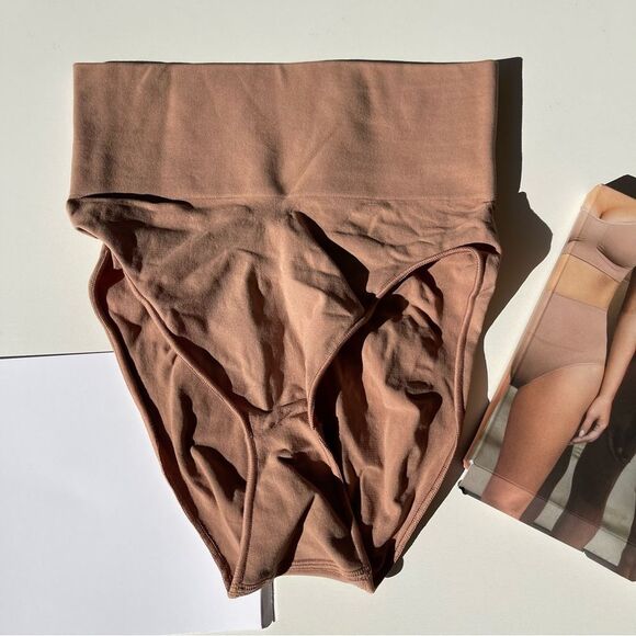 NEW skims core control brief in sienna L/XL - Picture 4 of 7